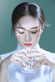 偶像养成系公司压榨童工，练习生日训练18小时，合同宛如“卖身契”